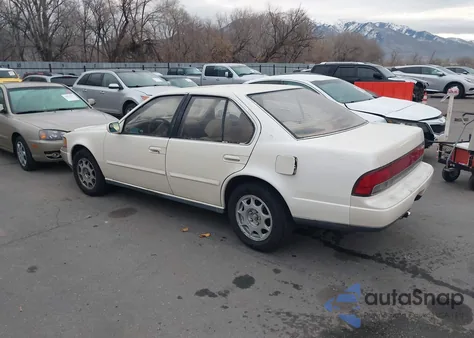 1992 Nissan Maxima z USA, uszkodzony, nr VIN JNHJ01F9NT025295